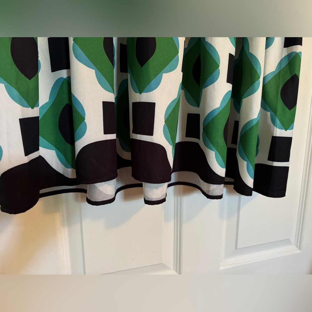 Maxi Dress with Green Geometric Print - Picture 4 of 6